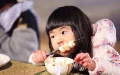 娱乐吃瓜酱 姐姐和弟弟,姐姐与弟弟的甜蜜互动，揭秘娱乐圈温馨亲情